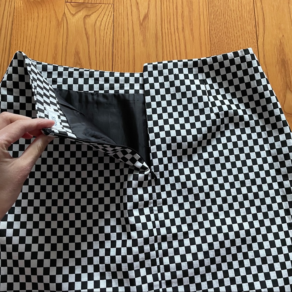 Ricki’s Black & White Checkered Skirt - size 6 - Picture 4 of 7